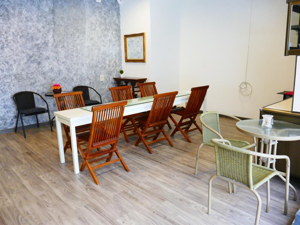 First 1 Boutique Hostel At Sukhumvit 1 Bangkok Eksteriør bilde