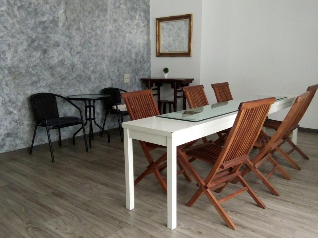 First 1 Boutique Hostel At Sukhumvit 1 Bangkok Eksteriør bilde