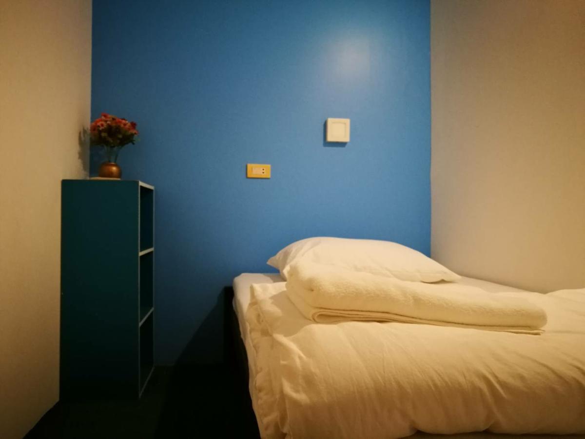 First 1 Boutique Hostel At Sukhumvit 1 Bangkok Eksteriør bilde