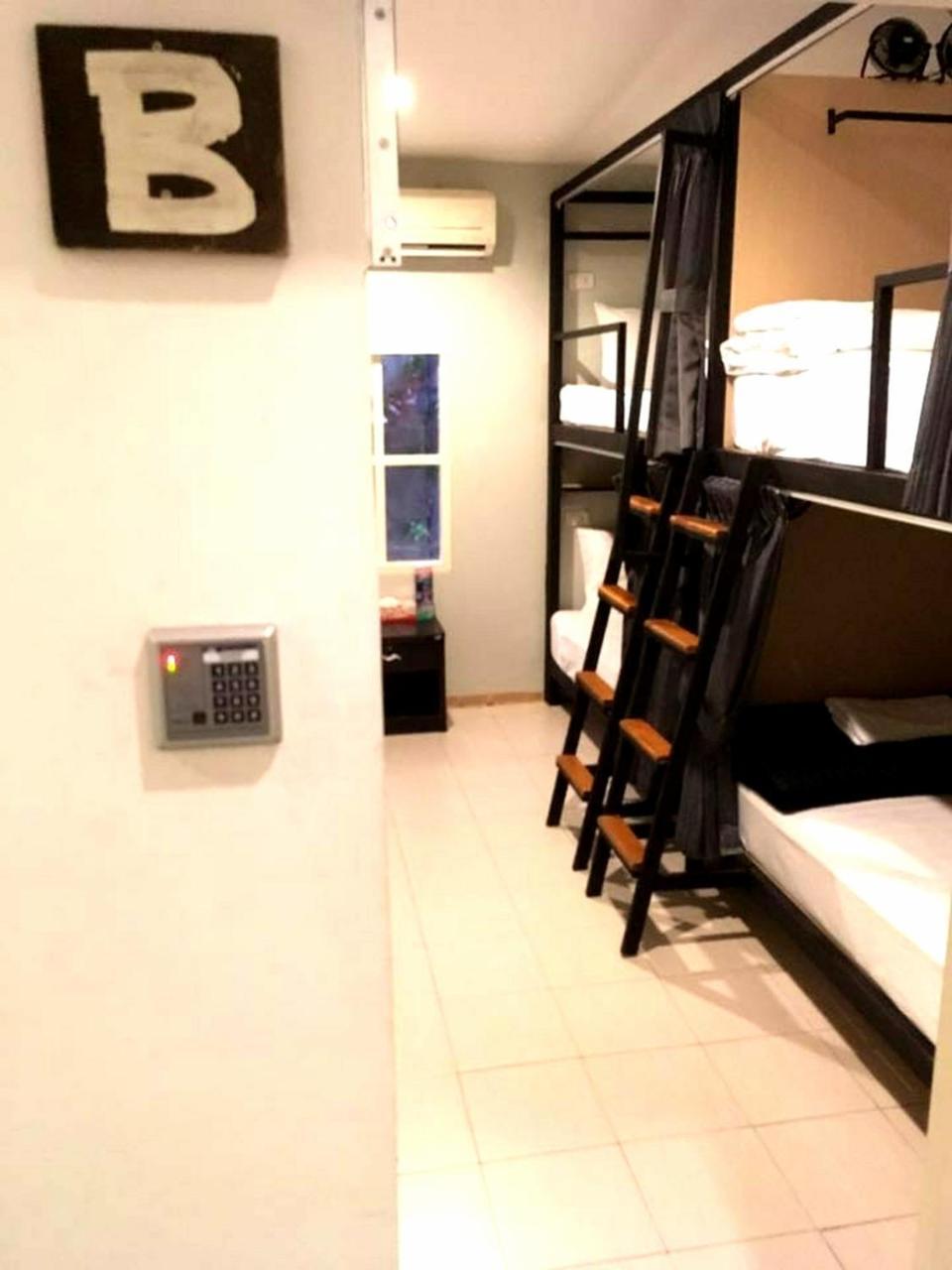 First 1 Boutique Hostel At Sukhumvit 1 Bangkok Eksteriør bilde