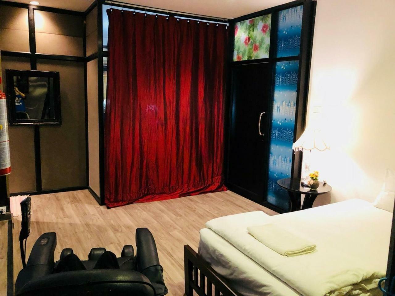 First 1 Boutique Hostel At Sukhumvit 1 Bangkok Eksteriør bilde