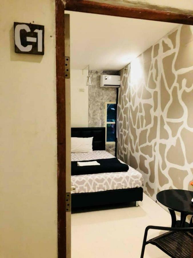 First 1 Boutique Hostel At Sukhumvit 1 Bangkok Eksteriør bilde